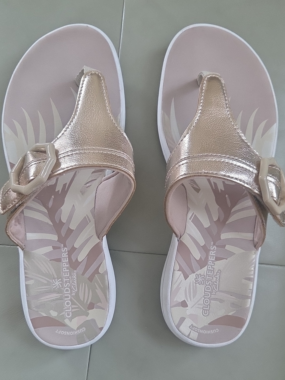 Cloudsteppers by Clarks Metallic Rose Gold Like New Sz 7.